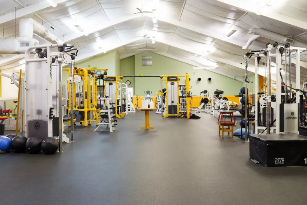 Explore Longfellow Wellesley Tennis & Health Club: Tennis, Fitness & Family-Friendly Fun